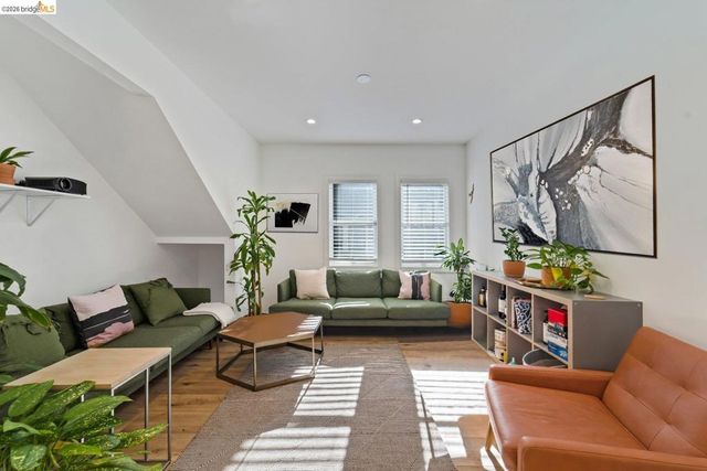 384 Euclid Ave, Oakland, CA 94610