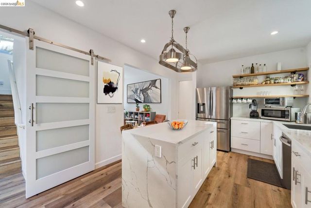 384 Euclid Ave, Oakland, CA 94610