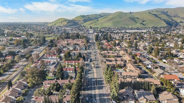 18 Gazania Ter, Fremont, CA 94536