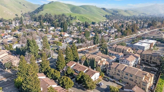 18 Gazania Ter, Fremont, CA 94536