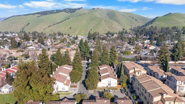 18 Gazania Ter, Fremont, CA 94536