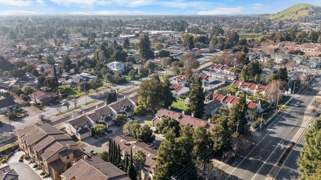 18 Gazania Ter, Fremont, CA 94536