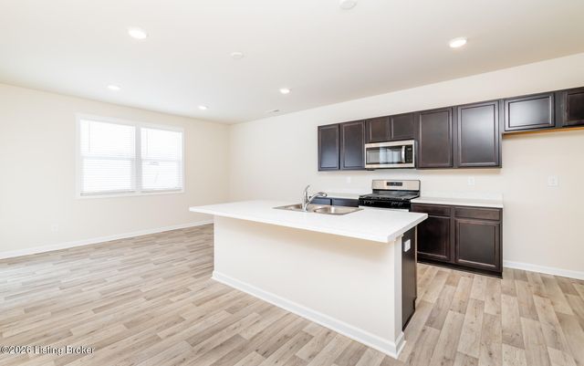 16903 Aiken Ridge Cir, Louisville, KY 40245