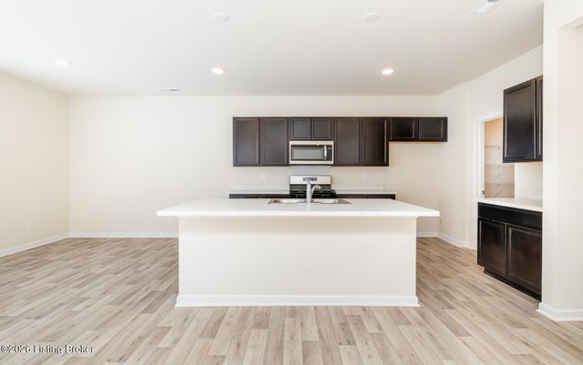 16903 Aiken Ridge Cir, Louisville, KY 40245