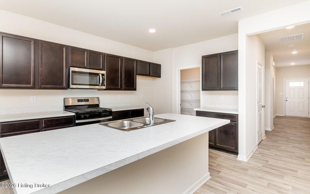 16903 Aiken Ridge Cir, Louisville, KY 40245