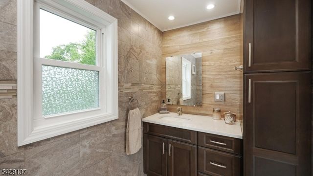 211 Cranford Ave, Cranford Twp., NJ 07016
