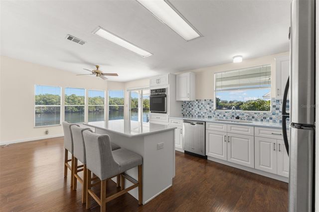 7113 MOUNT PINEY ROAD NE 719, St Petersburg, FL 33702