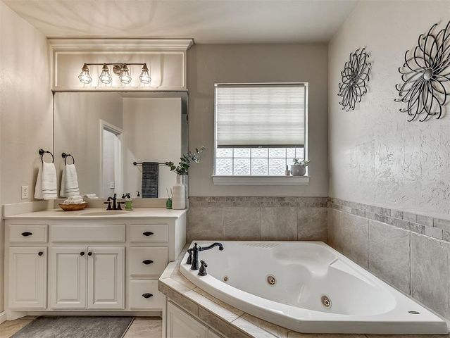 408 Mohawk Trail, Edmond, OK 73003