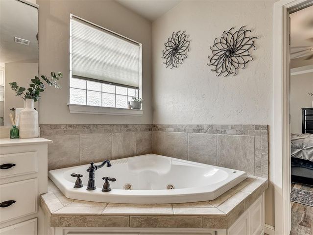 408 Mohawk Trail, Edmond, OK 73003