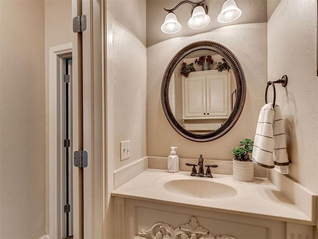408 Mohawk Trail, Edmond, OK 73003