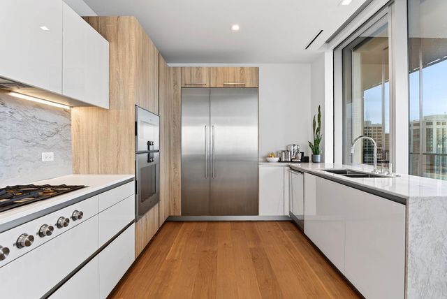 363 E Wacker Drive 3709, Chicago, IL 60601