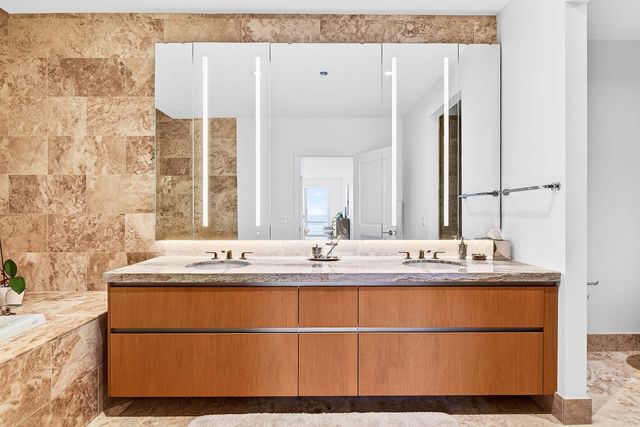 363 E Wacker Drive 3709, Chicago, IL 60601