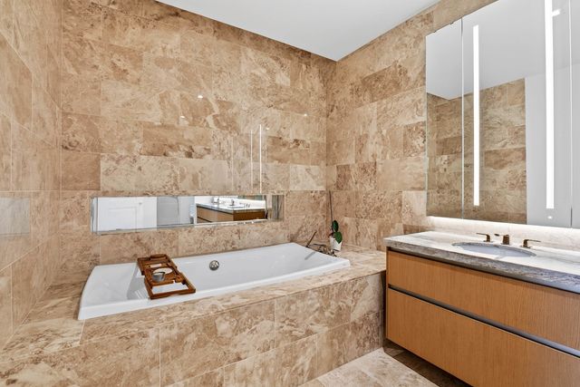 363 E Wacker Drive 3709, Chicago, IL 60601