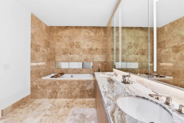 363 E Wacker Drive 3709, Chicago, IL 60601