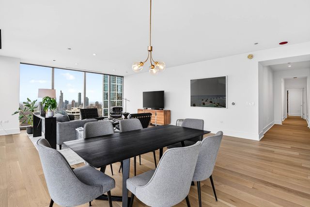 363 E Wacker Drive 3709, Chicago, IL 60601