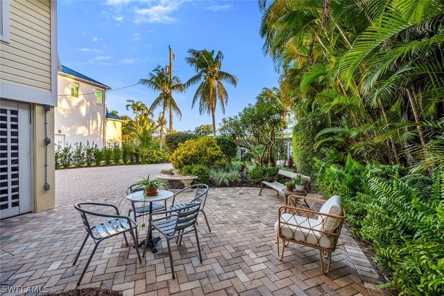 756 8th AVE S, Naples, FL 34102