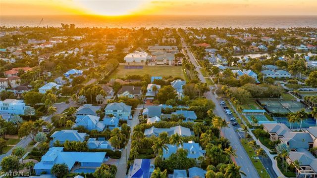 756 8th AVE S, Naples, FL 34102