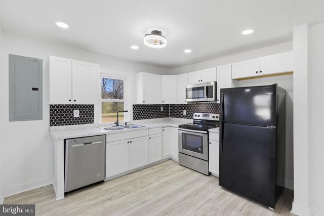 5020 TUCKER HILL RD, Hague, VA 22469