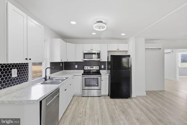 5020 TUCKER HILL RD, Hague, VA 22469