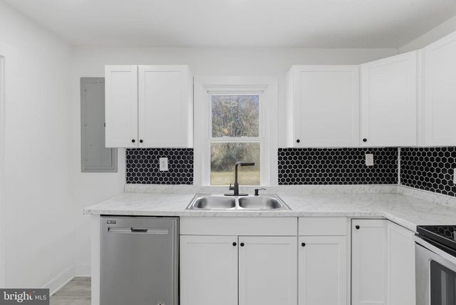 5020 TUCKER HILL RD, Hague, VA 22469