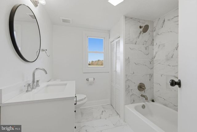 5020 TUCKER HILL RD, Hague, VA 22469