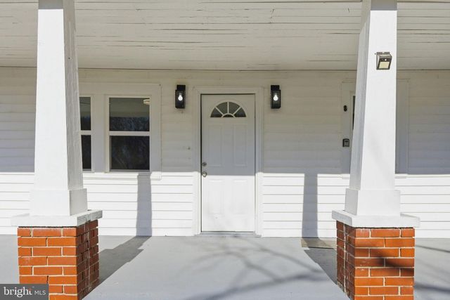 5020 TUCKER HILL RD, Hague, VA 22469