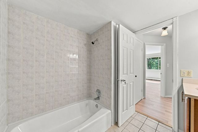 215 S Hale Street 6A, Addison, IL 60101