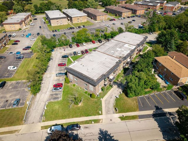215 S Hale Street 6A, Addison, IL 60101