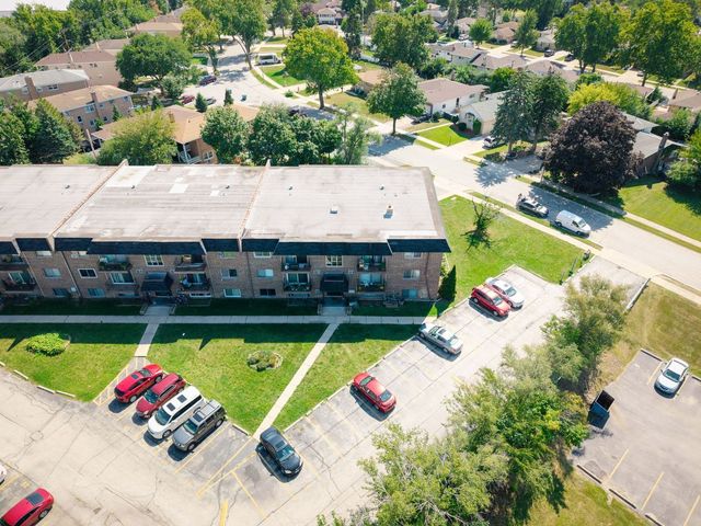 215 S Hale Street 6A, Addison, IL 60101