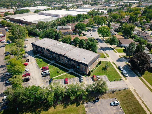 215 S Hale Street 6A, Addison, IL 60101
