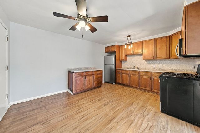 215 S Hale Street 6A, Addison, IL 60101