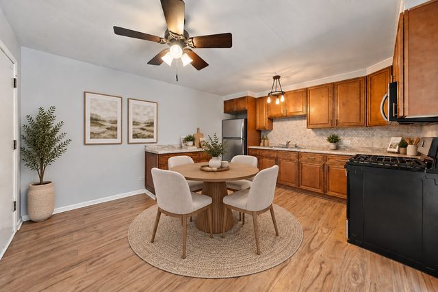 215 S Hale Street 6A, Addison, IL 60101