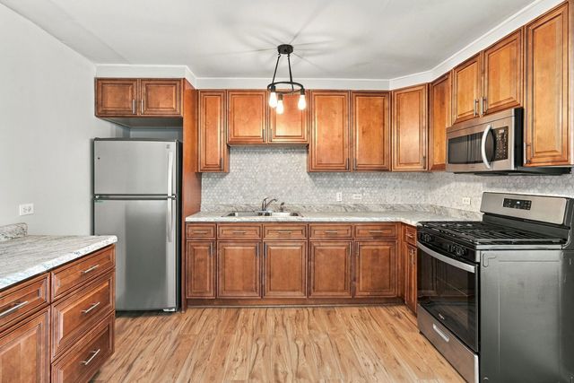 215 S Hale Street 6A, Addison, IL 60101