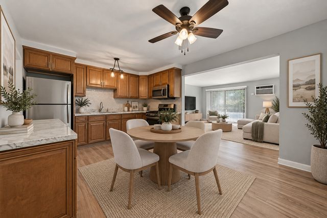215 S Hale Street 6A, Addison, IL 60101