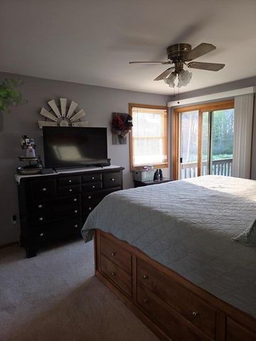 424 Van Buren ROAD, Howards Grove, WI 53083