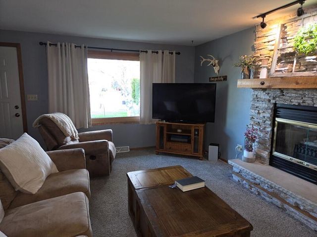 424 Van Buren ROAD, Howards Grove, WI 53083