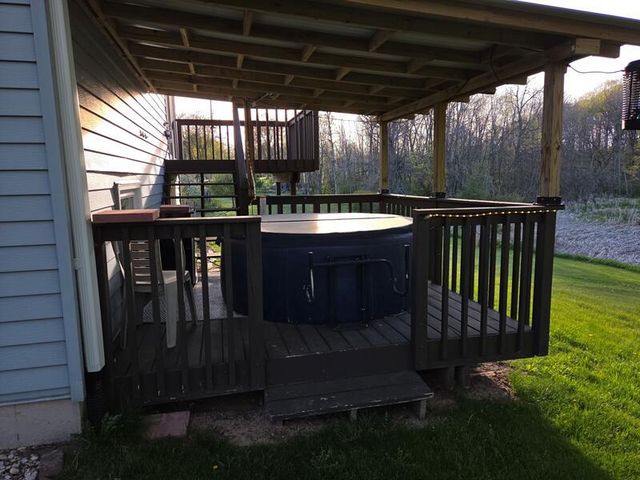 424 Van Buren ROAD, Howards Grove, WI 53083