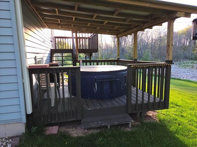 424 Van Buren ROAD, Howards Grove, WI 53083