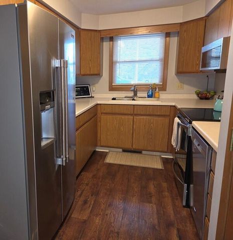 424 Van Buren ROAD, Howards Grove, WI 53083
