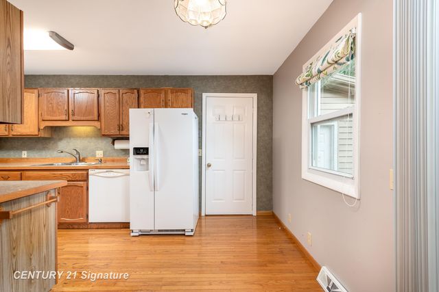 2707 Valorie Lane, Midland, MI 48640