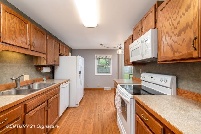 2707 Valorie Lane, Midland, MI 48640