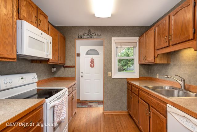 2707 Valorie Lane, Midland, MI 48640