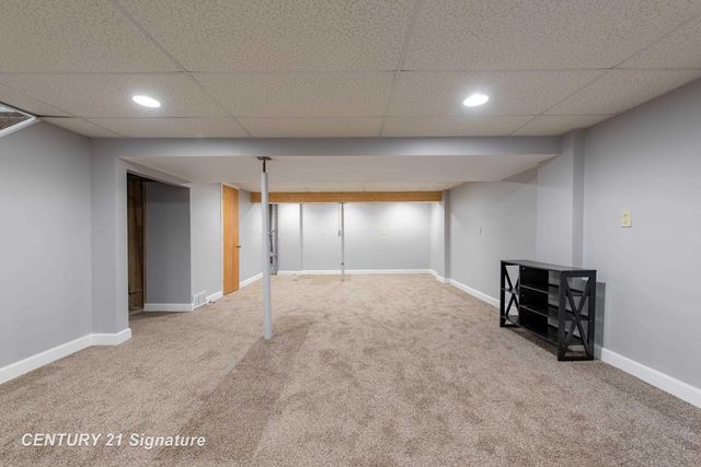 2707 Valorie Lane, Midland, MI 48640