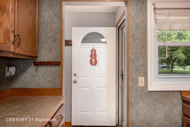 2707 Valorie Lane, Midland, MI 48640