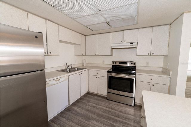 2433 TWIN DRIVE 5, Sarasota, FL 34234
