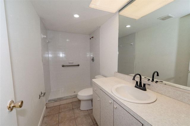 2433 TWIN DRIVE 5, Sarasota, FL 34234