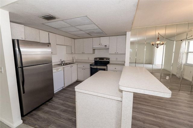 2433 TWIN DRIVE 5, Sarasota, FL 34234