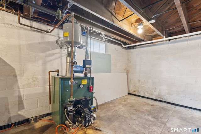 10 School Street, Burlington, CT 06013