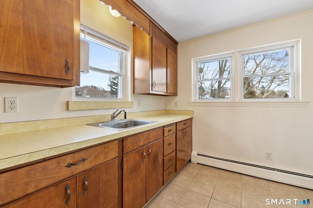 10 School Street, Burlington, CT 06013