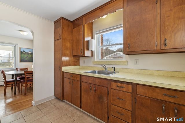 10 School Street, Burlington, CT 06013